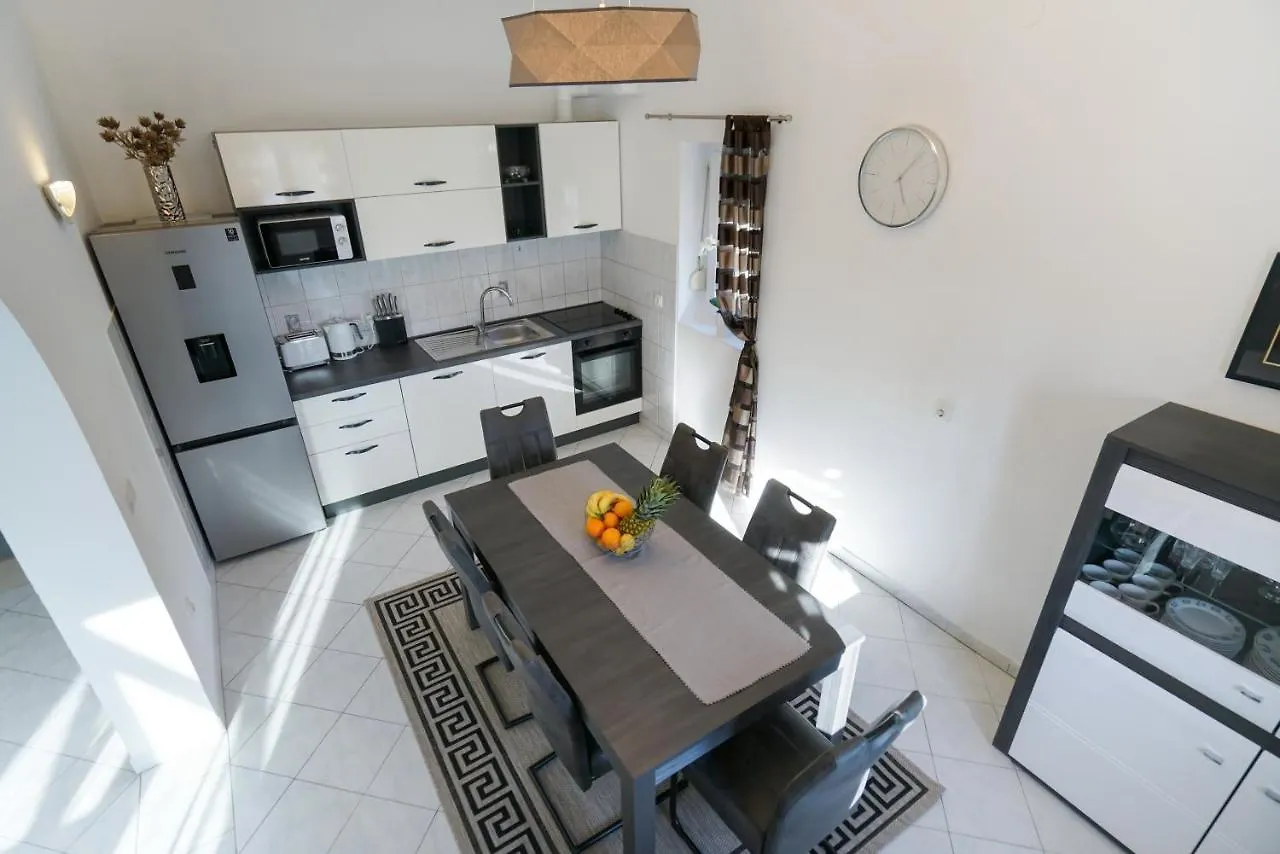 Villa Sanda With Private Pool Zadar